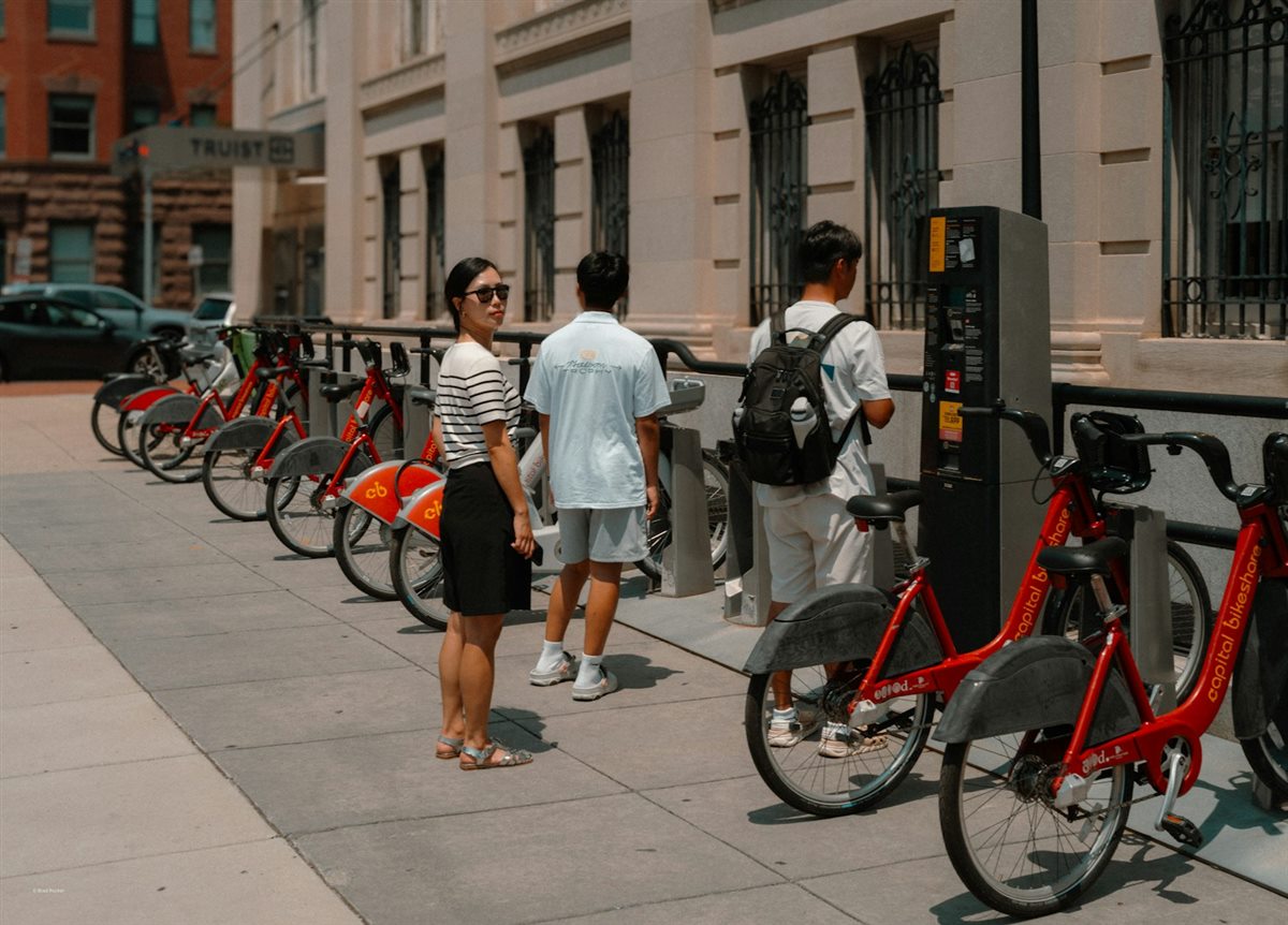 Shared bicycle station
